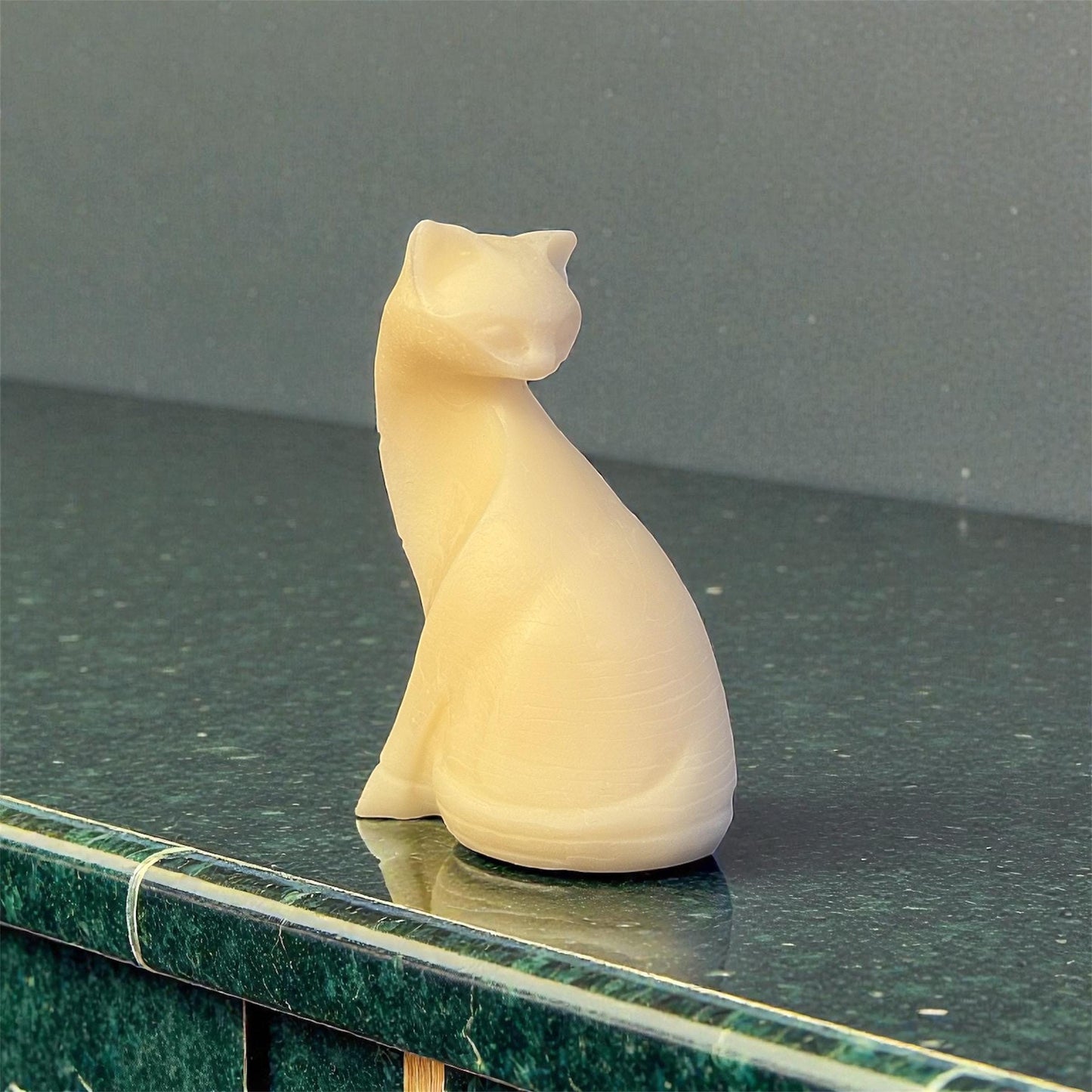 Handmade Cat Candle – Minimalist Soy Wax Kitty Decor, Cute Gift for Cat Lovers