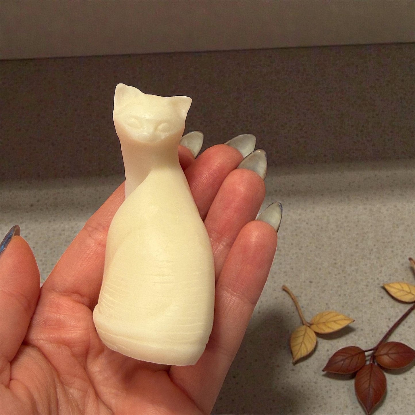 Handmade Cat Candle – Minimalist Soy Wax Kitty Decor, Cute Gift for Cat Lovers